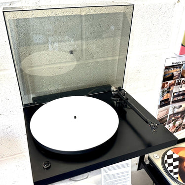 REGA PLANAR 3 TURNTABLE - PLANAR 3 TURNTABLE