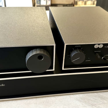 NAIM AUDIO - NAC 32 PREAMP, NAP 250 POWER AMP AND NA HICAP POWER SUPPLY