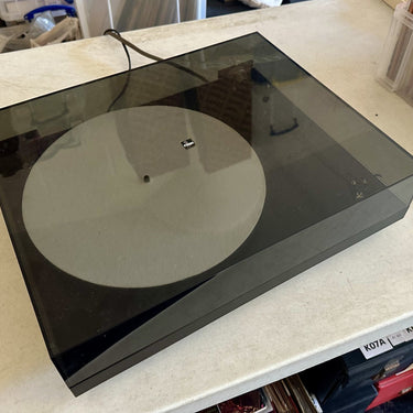 REGA PLANAR 3 TURNTABLE - PLANAR 3 TURNTABLE
