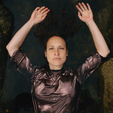 Izzie Yardley - Diving The Unknown