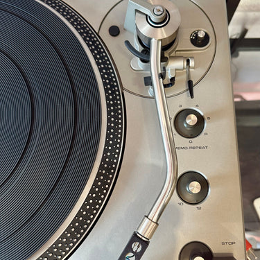 TECHNICS - SL-1300 TURNTABLE