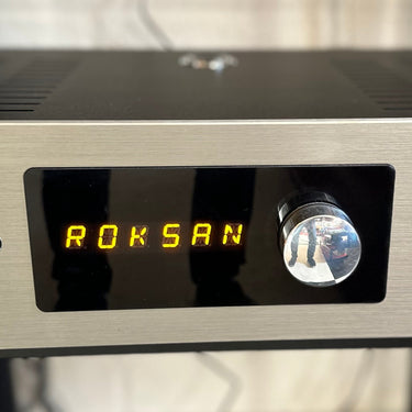 blak INTEGRATED AMPLIFIER